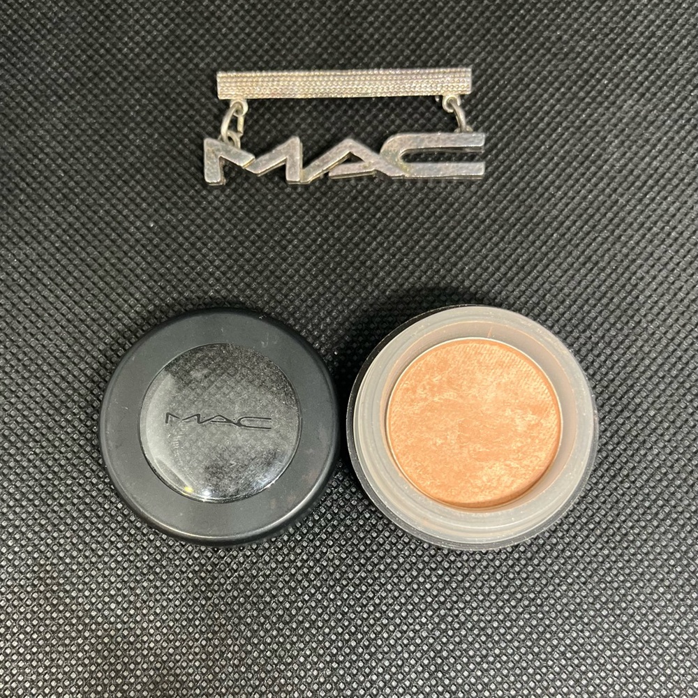 90”s Vintage MAC Eyeshadow in Color “Arena” - Like New - Collectible